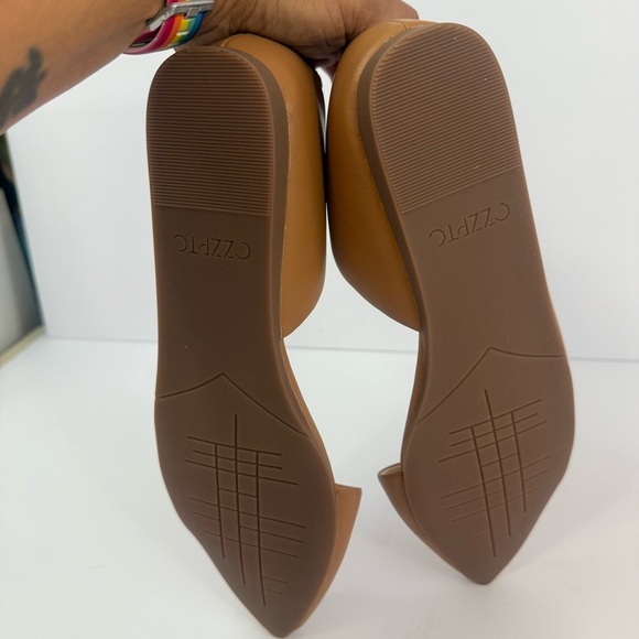 Chic Tan Pointed Flats - Picture 2 of 7